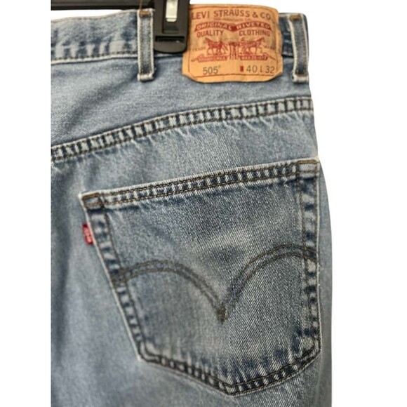 Levis Mens 505 Regular Fit Jeans Size 40 x 32 Medium Wash Straight Leg - Picture 6 of 7